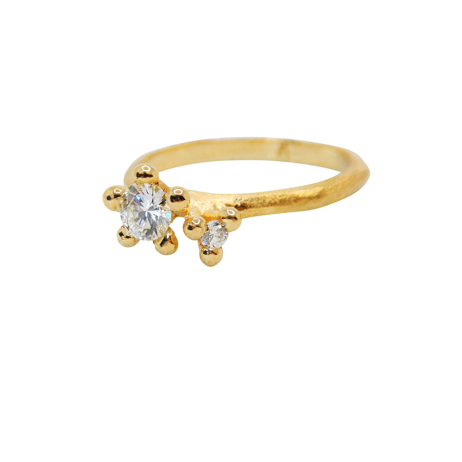 Nestled in bloom Diamond and yellow Gold ring