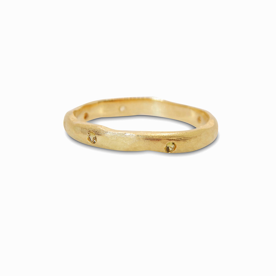 Golden Sapphire Radiance ring in yellow Gold