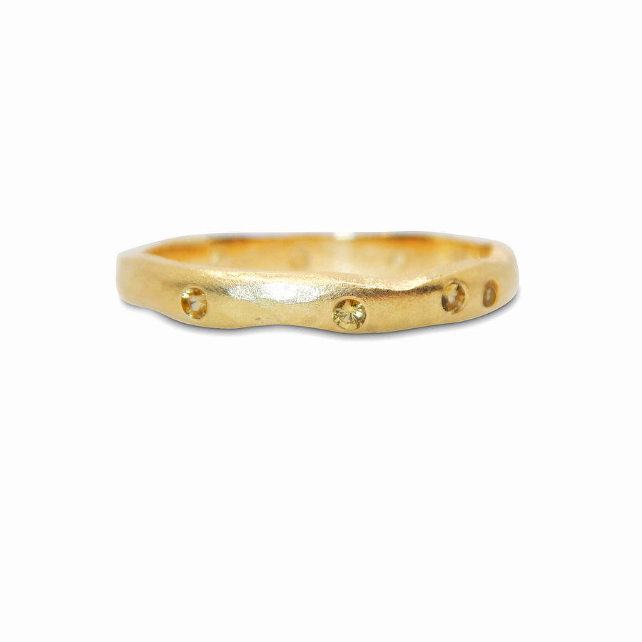 Golden Sapphire Radiance ring in yellow Gold
